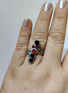 Anillo Cubics rojos y negros