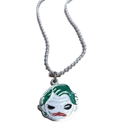 Colgante Collar Joker de Metal - comprar online