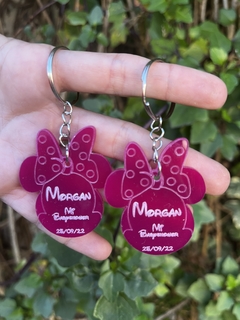 souvenir regalo souvenirs Guayaba Laser La Plata corte y grabado laser personalizada acrilico aniversario cumpleaños enamorados pareja personalizado llaveros llavero colores arcoiris mariposa Minnie Mickey Paw patrol tematica a medida cadenita argolla tar