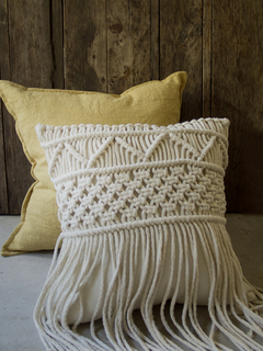 Almohadon tejido en macrame Alaia