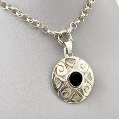 IMPORTANTE DIJE PLATA Y ONIX LABRADO K1025