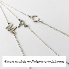 Pulsera plata con iniciales letras chanfleada eslabones 178