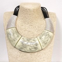 Collar Joyeria contemporánea Hueso y metal plateado 9068 - comprar online
