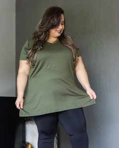 Camiseta Longline alongada Vestleg Feminina PLUS SIZE Verde Militar GOLA V - comprar online