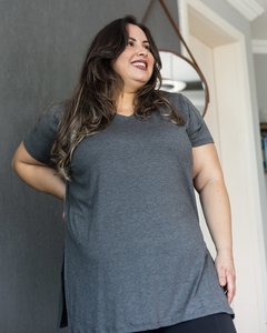 Camiseta Longline alongada Vestleg Feminina PLUS SIZE Cinza GOLA V - comprar online