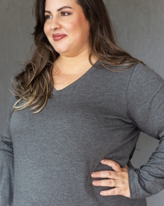 Camiseta alongada Vestleg Feminina PLUS SIZE Cinza Manga Longa - Loja Tá na Click