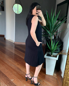 Vestido Regata Midi Básico Preto com bolsos