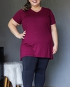 Camiseta Longline alongada Vestleg Feminina PLUS SIZE Marsala GOLA V