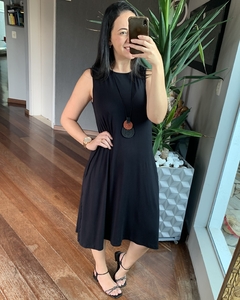 Vestido Regata Midi Básico Preto com bolsos - comprar online