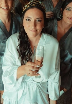 Kimono de seda saten de Novia con volados especial para ajuar de boda Blanco - OhMagnoliaKimonos