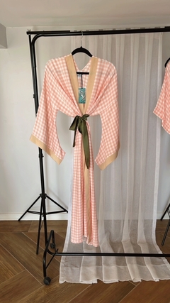 Kimono Largo Increíble con Mangas Japonesas de Tela Algodon Opaca Cuadrille Rosa y Blanca combinado