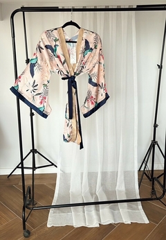 Kimono Corto con Mangas Japonesas de Seda Estampado Rosa Clarito Estampado Invierno 2024 - comprar online