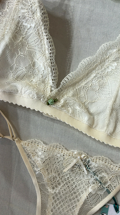 Conjunto Corpiño de encaje forrado con bombachita Ideal para usar debajo de kimono: ajuar novias Cremita - comprar online