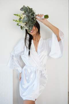 Bata Kimono De Seda Manga con Con Encaje BLANCO Novia Boda Casamiento Inspirado en la serie Bridgerton - OhMagnoliaKimonos