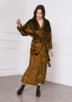 Kimono Largo De Terciopelo Velvet Caramelo Ideal para el Invierno 2024