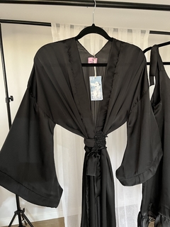 Conjunto Bata Kimono Y Camison de Seda Con Encaje Negro - comprar online
