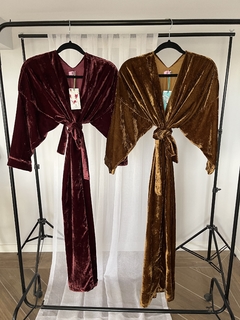Kimono Largo De Terciopelo Velvet Caramelo Ideal para el Invierno 2024 en internet