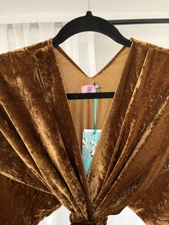 Kimono Largo De Terciopelo Velvet Caramelo Ideal para el Invierno 2024 - OhMagnoliaKimonos