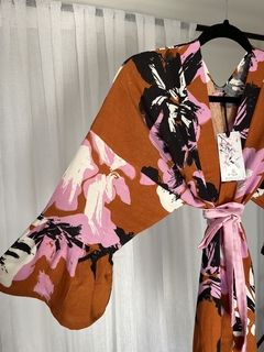 Kimono corto con mangas con volados Estampado Verano 2024 en internet