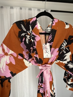 Kimono corto con mangas con volados Estampado Verano 2024 - comprar online