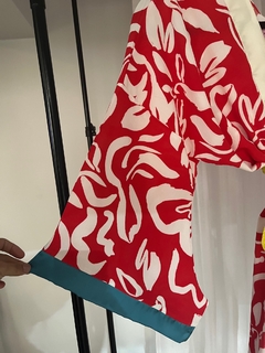 Kimono Corto con Mangas Japonesas de Fibrana Estampado Rojo con bordes en seda VERANO 2024 - comprar online