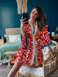 Kimono Corto con Mangas Japonesas de Fibrana Estampado Rojo con bordes en seda VERANO 2024