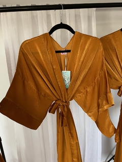 Vestido estilo Kimono KIMONODRESS Vestido Cruzado de Seda Gamuzada para Fiesta Liso Color Ocre - comprar online