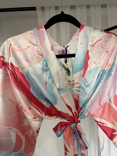 Kimono Corto de Seda Corte Clásico Estampado Rosa y colores Pasteles en internet