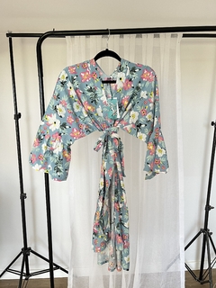 Kimono tipo vestido cruzado de fibrana con volados ideal para la playa o dias de calor