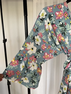 Kimono tipo vestido cruzado de fibrana con volados ideal para la playa o dias de calor - OhMagnoliaKimonos