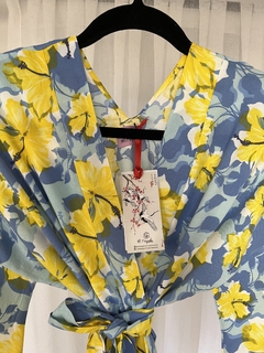 Kimono Largo con Mangas Japonesas de Fibrana Estampado Celeste con Amarillo VERANO 2024 - OhMagnoliaKimonos
