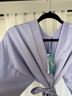 Kimono estilo Bata Corto de Saten Corte Clásico Color Lila COLOR DE TENDENCIA en internet