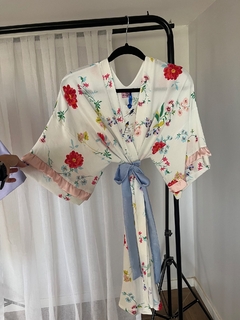 Set de 3 Piezas: Conjunto Kimono (Bata) Musculosa Y Short de Crepe Estampado Liberti en internet