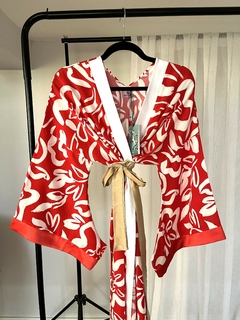 Kimono Largo con Mangas Japonesas de Fibrana Estampado Rojo con bordes en seda VERANO 2024 - comprar online