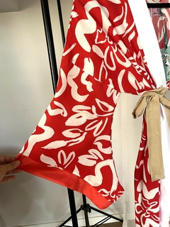 Kimono Largo con Mangas Japonesas de Fibrana Estampado Rojo con bordes en seda VERANO 2024 en internet