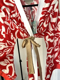 Kimono Largo con Mangas Japonesas de Fibrana Estampado Rojo con bordes en seda VERANO 2024 - OhMagnoliaKimonos