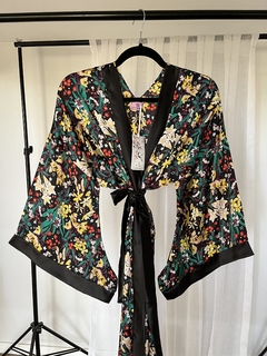 Kimono Largo Increíble con Mangas Japonesas de Seda Negro estampado Verano 2024 - comprar online