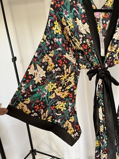 Kimono Largo Increíble con Mangas Japonesas de Seda Negro estampado Verano 2024 en internet
