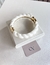 Bracelete torcido resinado branco off-white na internet