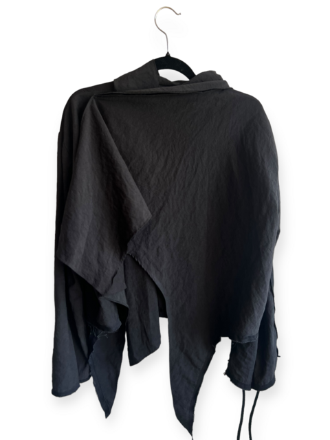 Abrigo negro diseño (U) - Guerra (DF40)