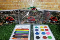 Kit com 8 estojos de pintura lembrancinha dinossauros com 31 Itens completo na internet