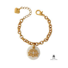 Pulseira Madrepérola e Flor de Lótus Dourada - comprar online