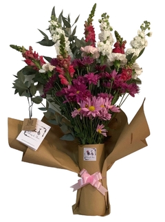 Bouquet alto de flores de estación (Con florero de regalo)