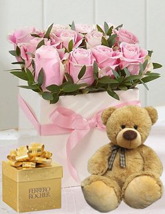 flower box caja de rosas rosadas con osito de peluche y bombones