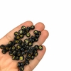 Miçanga - Bola plana preta letras douradas (50 gr.) 7mm
