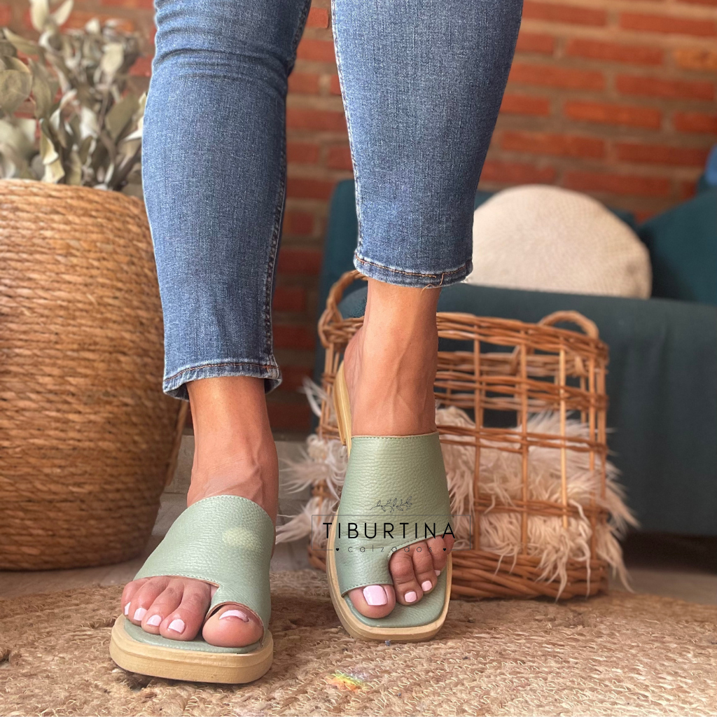 Sandalias chatas cheap