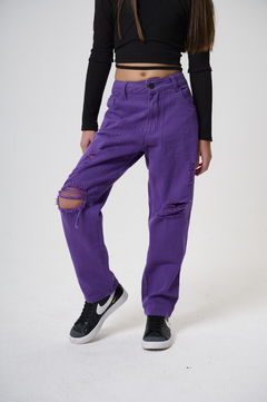 PANTALON MOM CON ROTURAS VIOLETA - comprar online