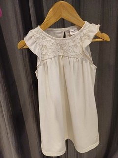 VESTIDO SOFIA CON ENCAJE Y VOLADITOS CRUDO