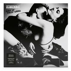 SCORPIONS LP LOVE AT FIRST STING VINIL COLORIDO SILVER 2023 na internet