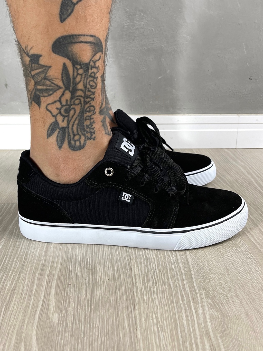 TÊNIS DC SHOES ANVIL LA CAMURÇA BLACK/WHITE PRETO E BRANCO